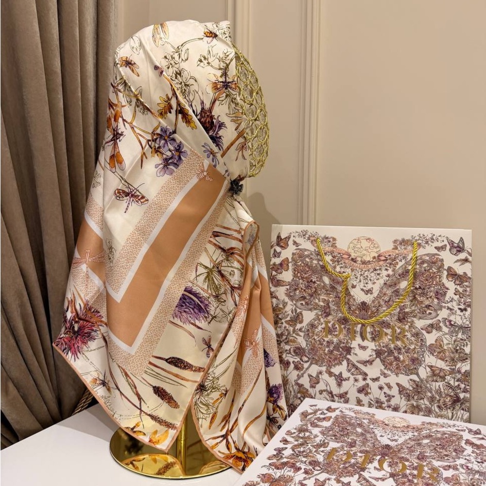 Dior Herbarium 90 Square silky Scarf 35x35 ‼️LAST ONE LEFT - Picture 5 of 8